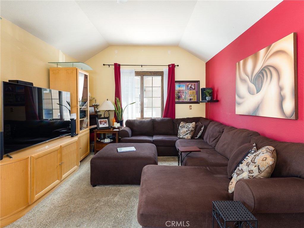 307 W Oak Avenue