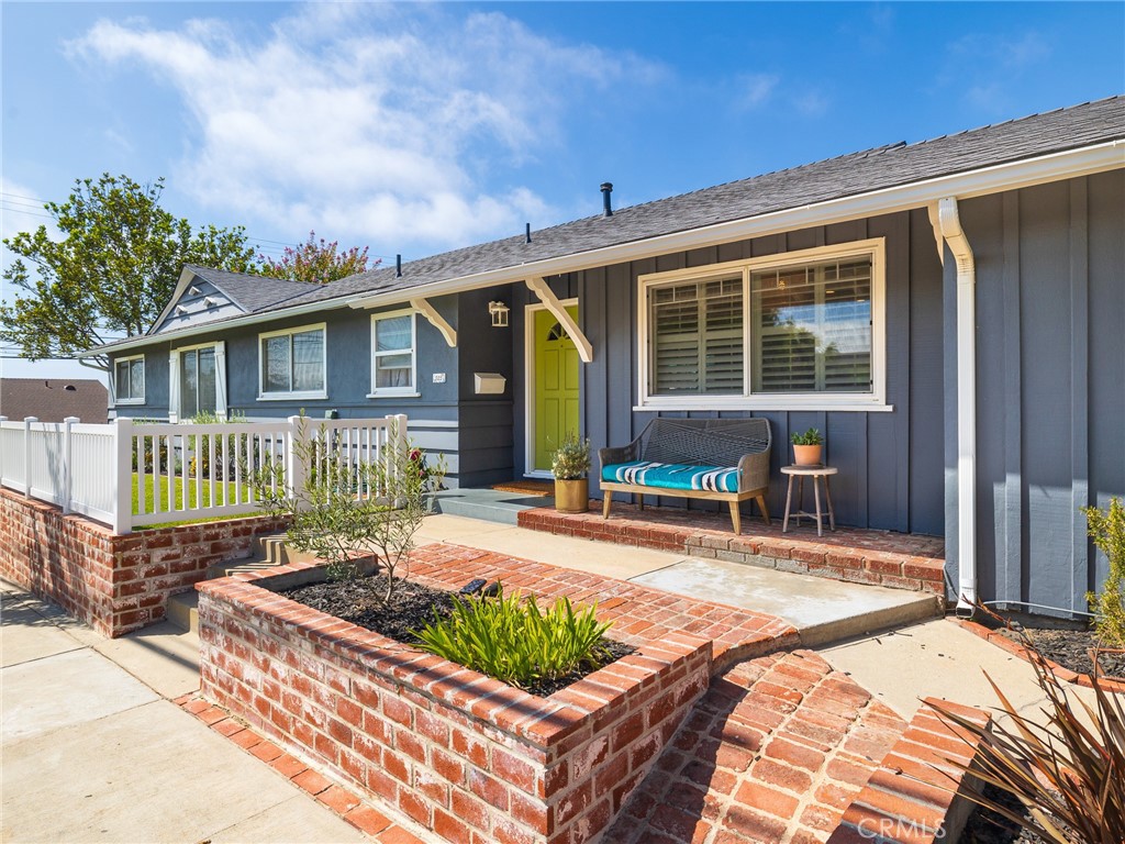 325 W Walnut Avenue