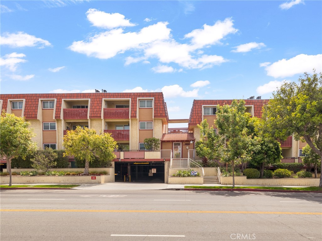 950 Main Street 203