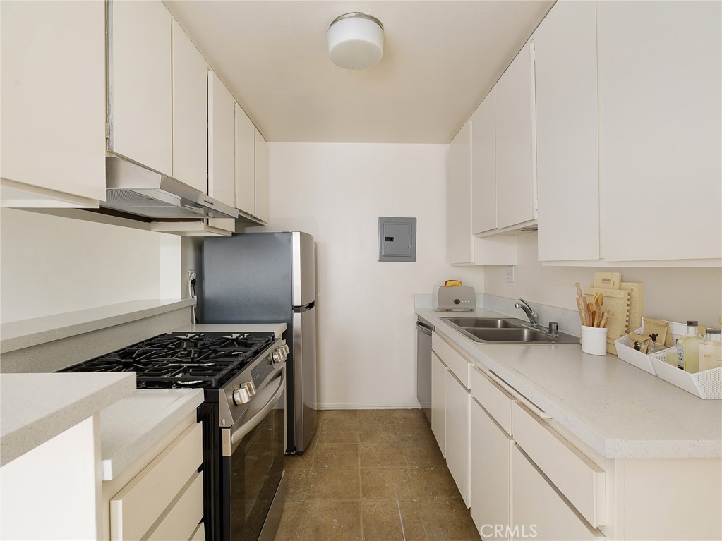 1600 Ardmore Avenue 320