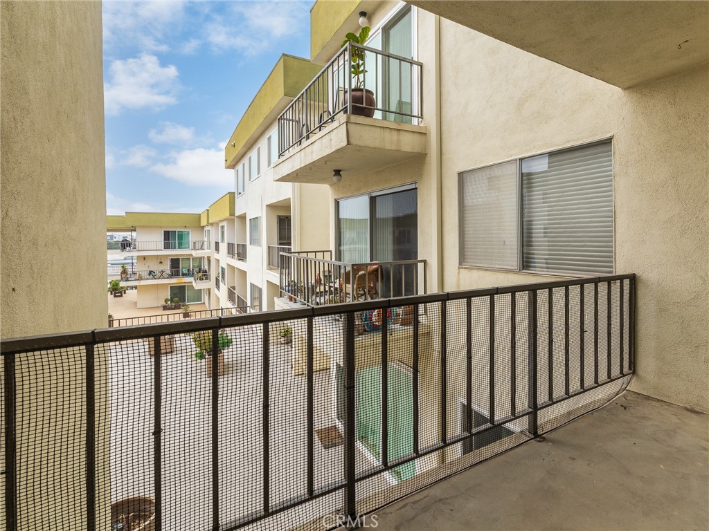 1600 Ardmore Avenue 320