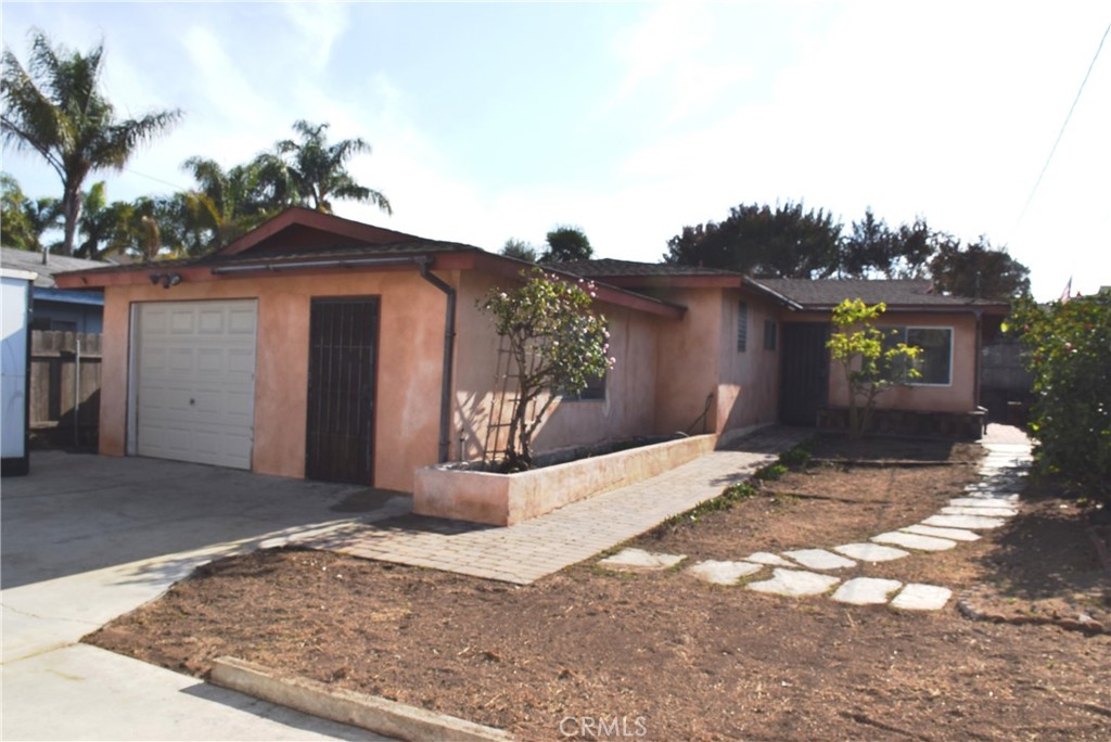 646 W Mariposa Avenue