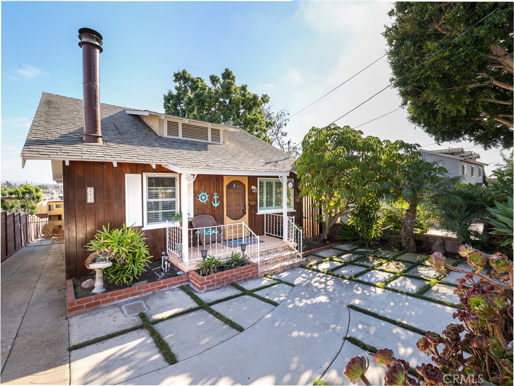 212 E Maple Avenue