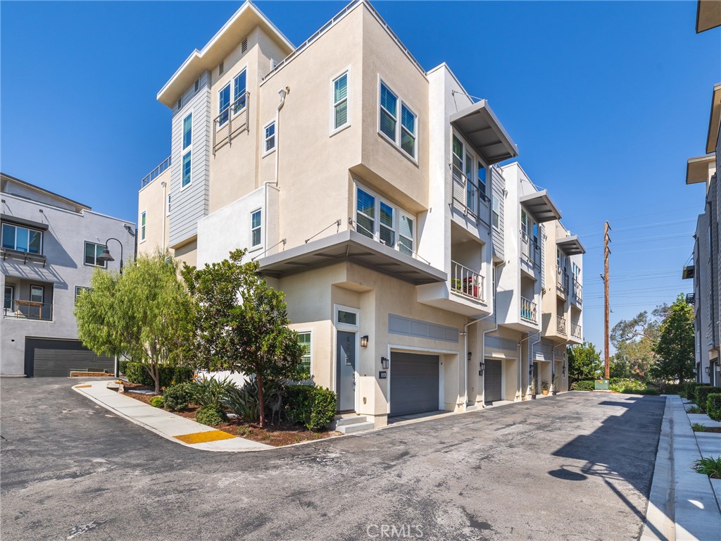 536 E Imperial Avenue