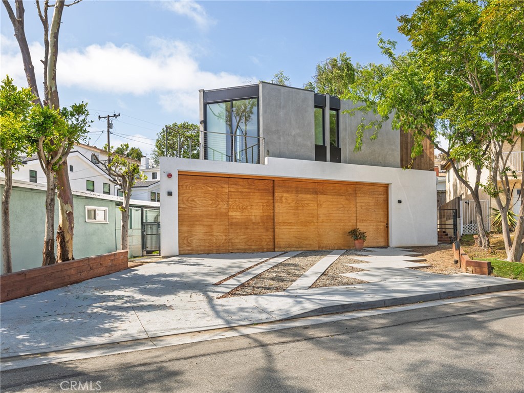 512 Sierra Place