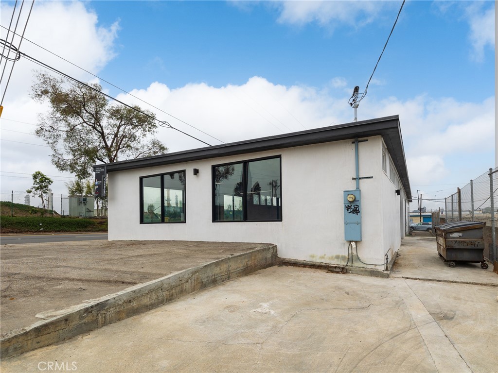 805 E El Segundo Boulevard