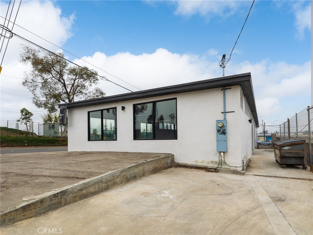 805 E El Segundo Boulevard