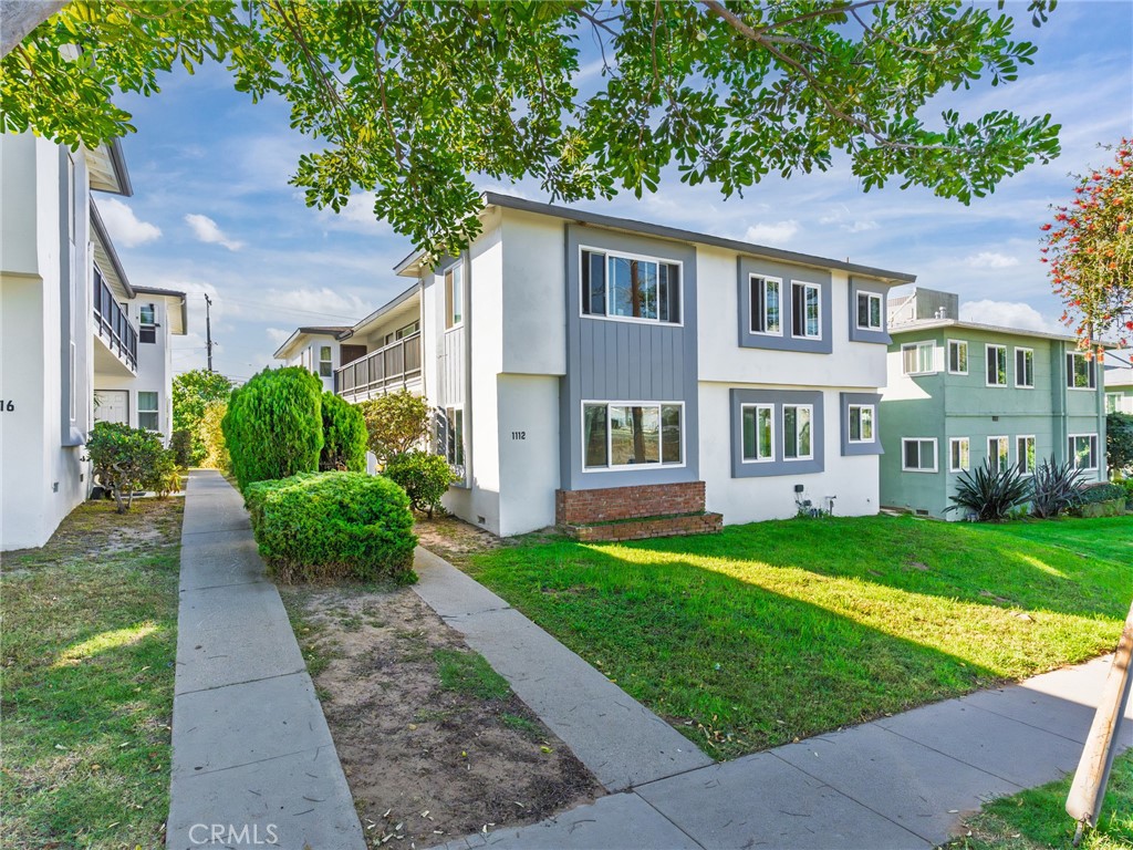1112 E Imperial Avenue