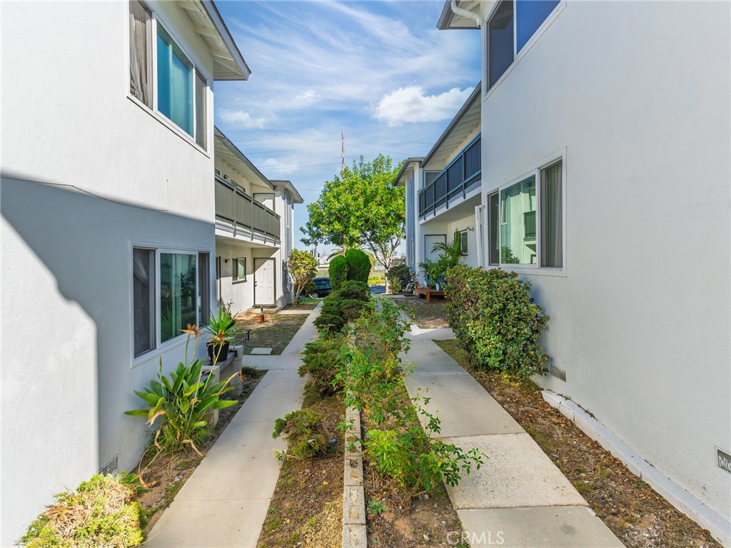 1116 E Imperial Avenue