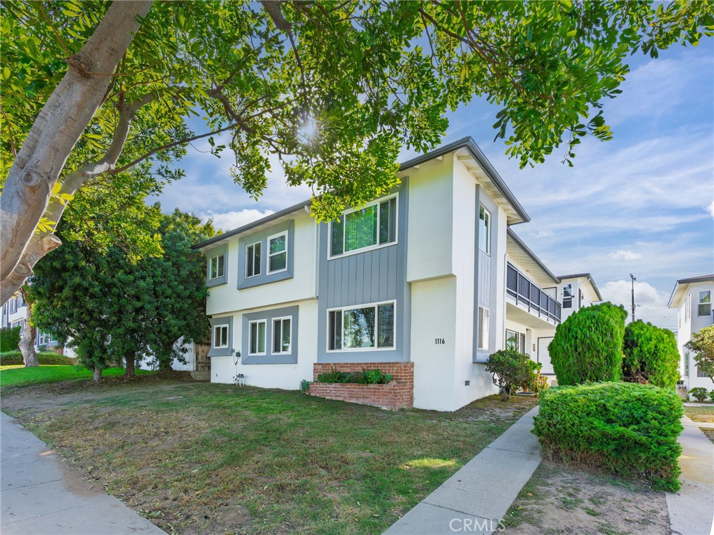 1116 E Imperial Avenue