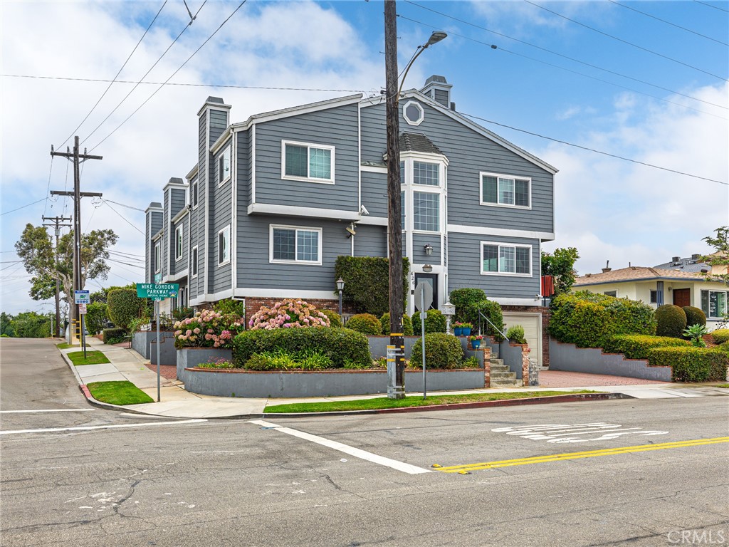 426 E Imperial Avenue