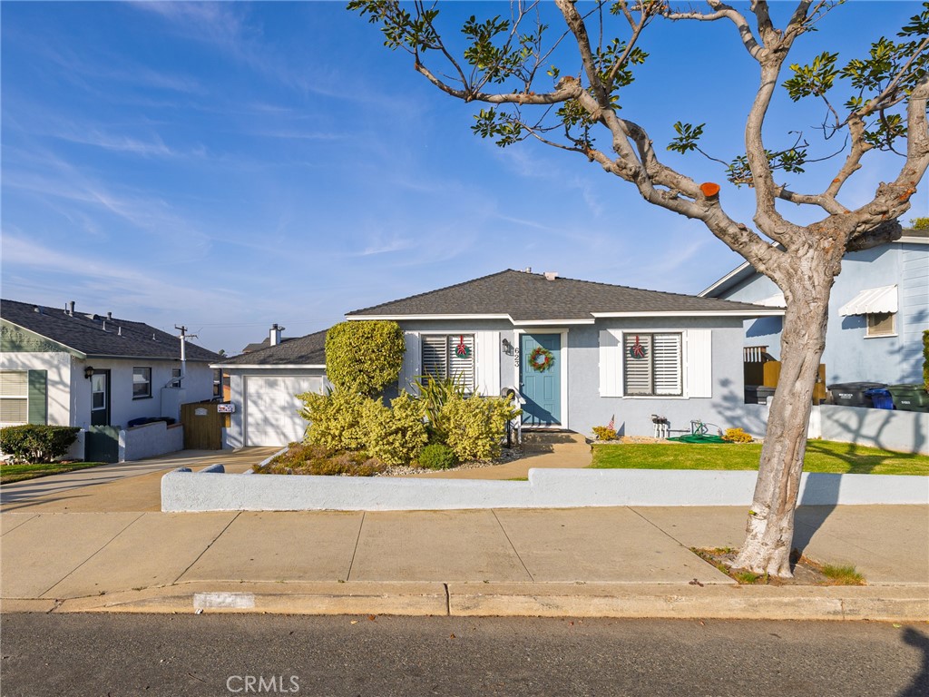 623 E Grand Avenue