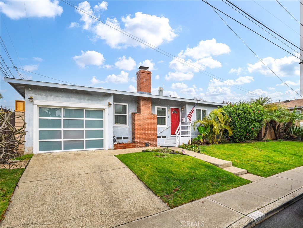 211 E Pine Avenue