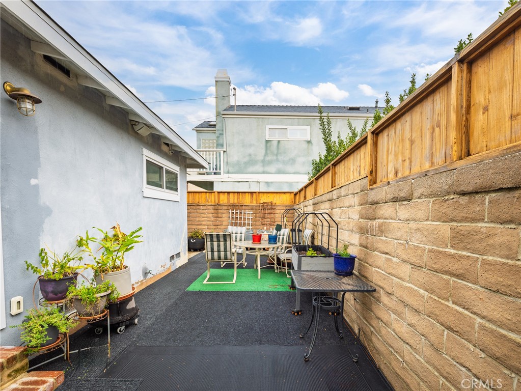 211 E Pine Avenue