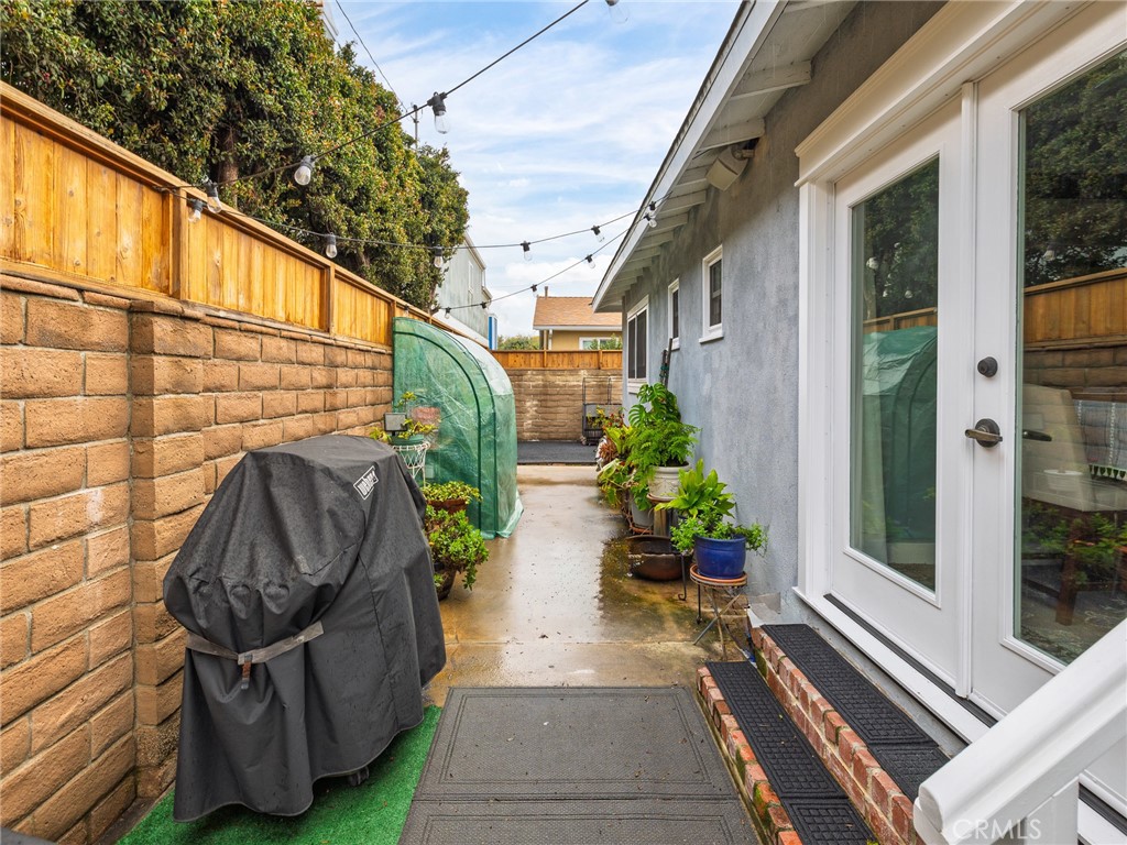 211 E Pine Avenue