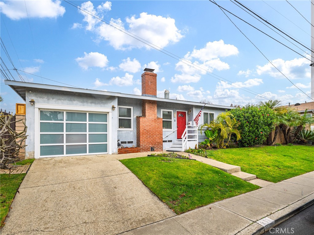 211 E Pine Avenue