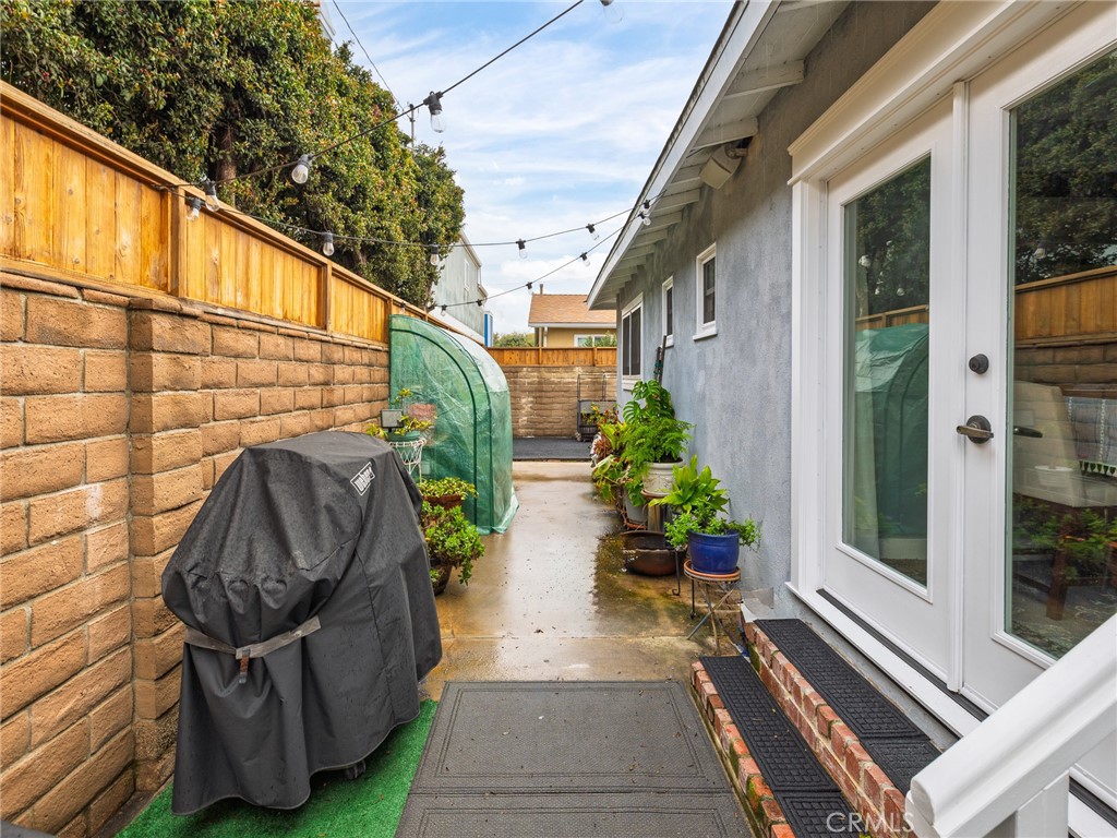 211 E Pine Avenue