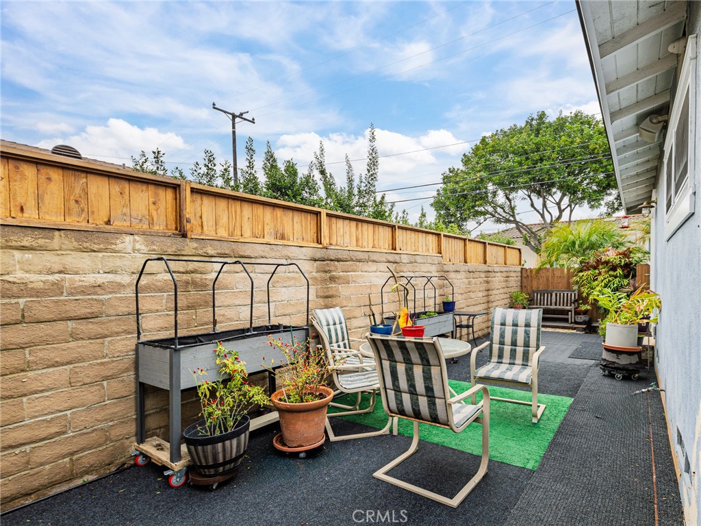 211 E Pine Avenue