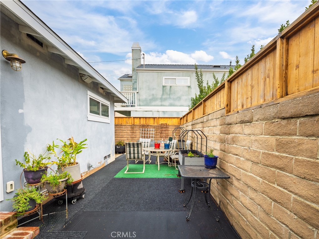 211 E Pine Avenue