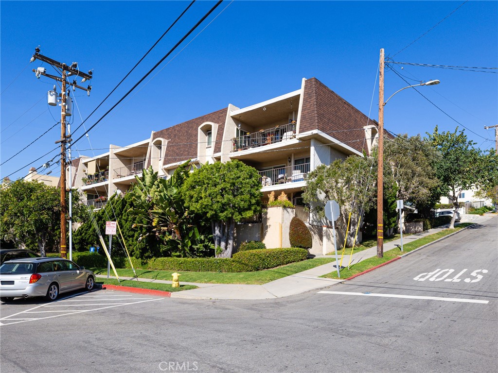 227 E Oak 102