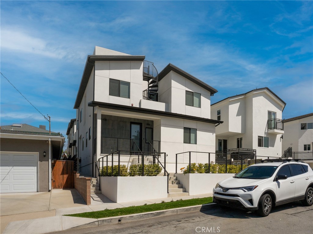 438 Sierra Street