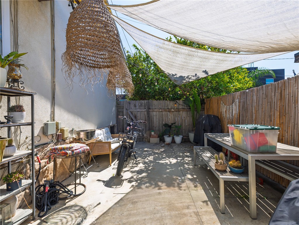 427 E Franklin Avenue