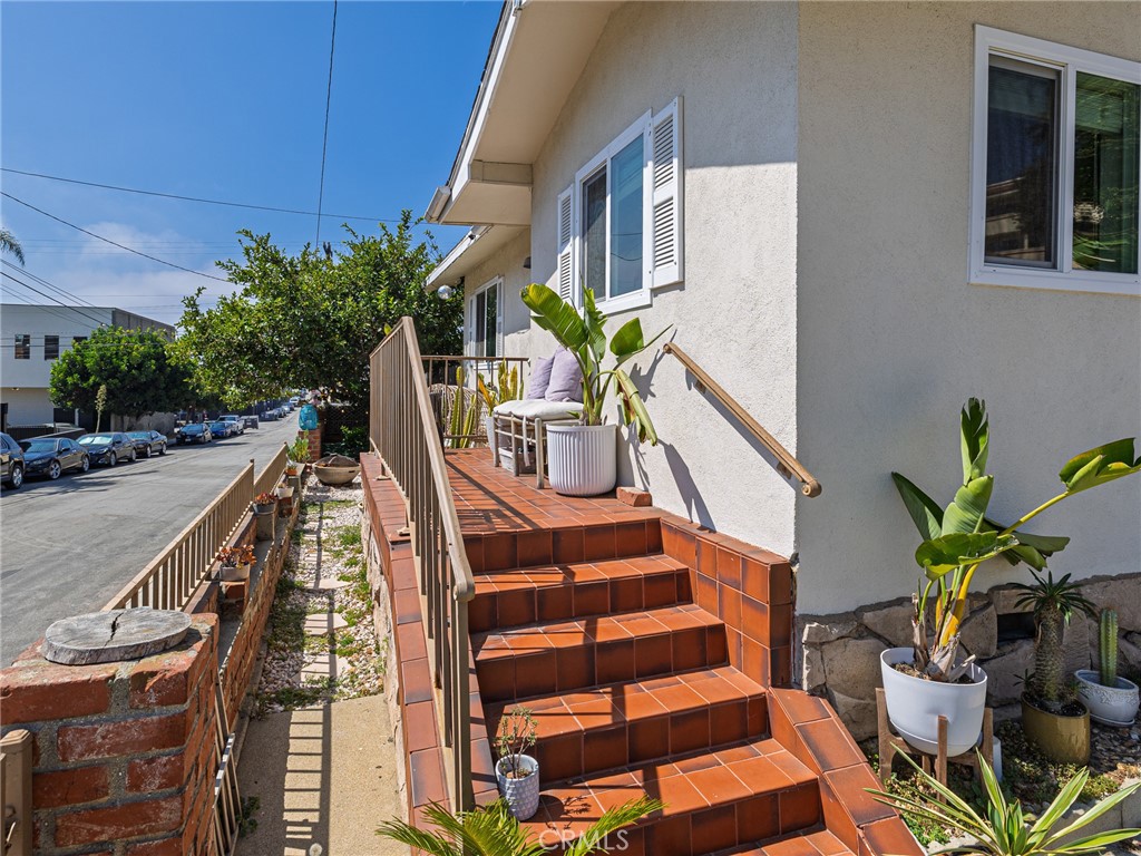 427 E Franklin Avenue