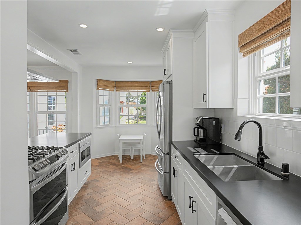 6132 W 75th Street