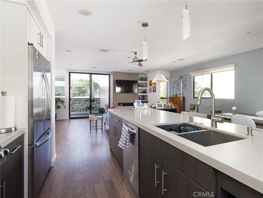 121 E Walnut