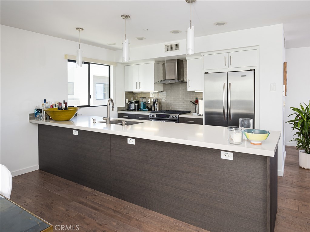 121 E Walnut