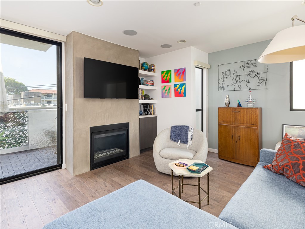 121 E Walnut