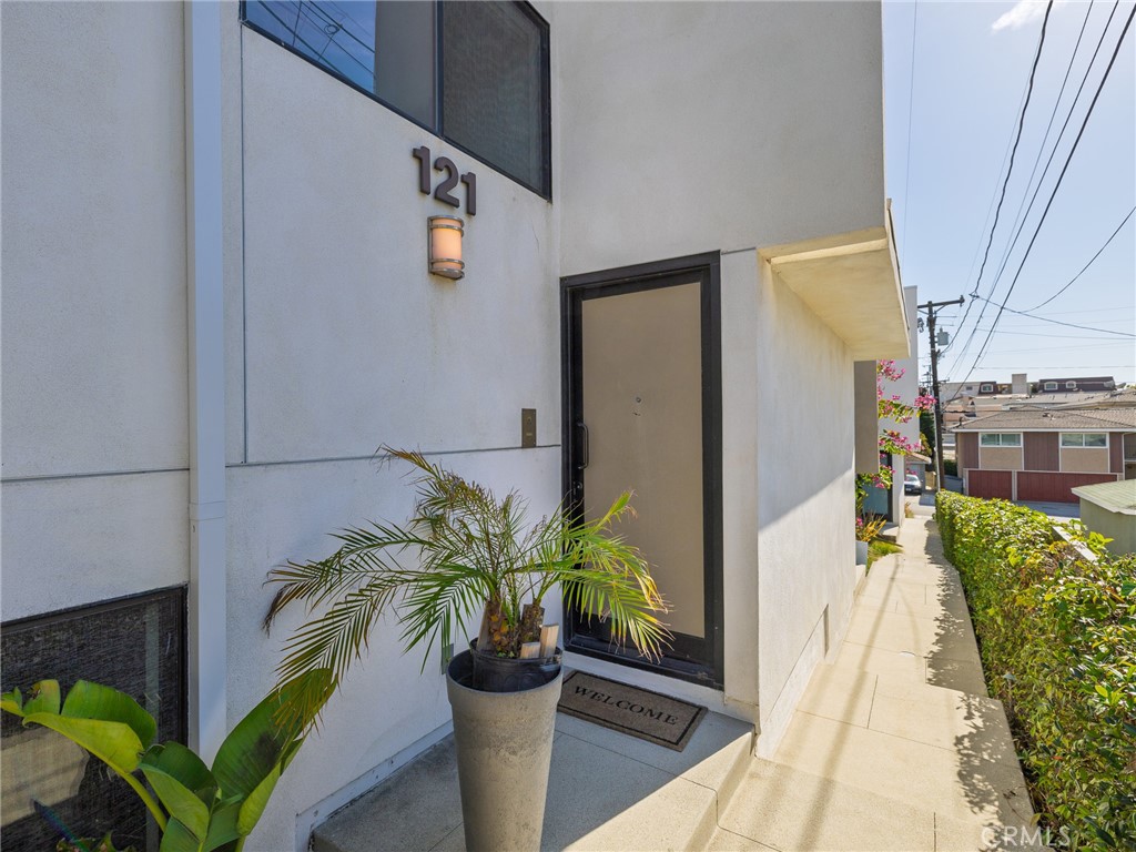 121 E Walnut