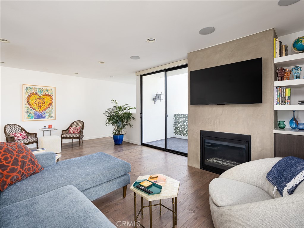 121 E Walnut