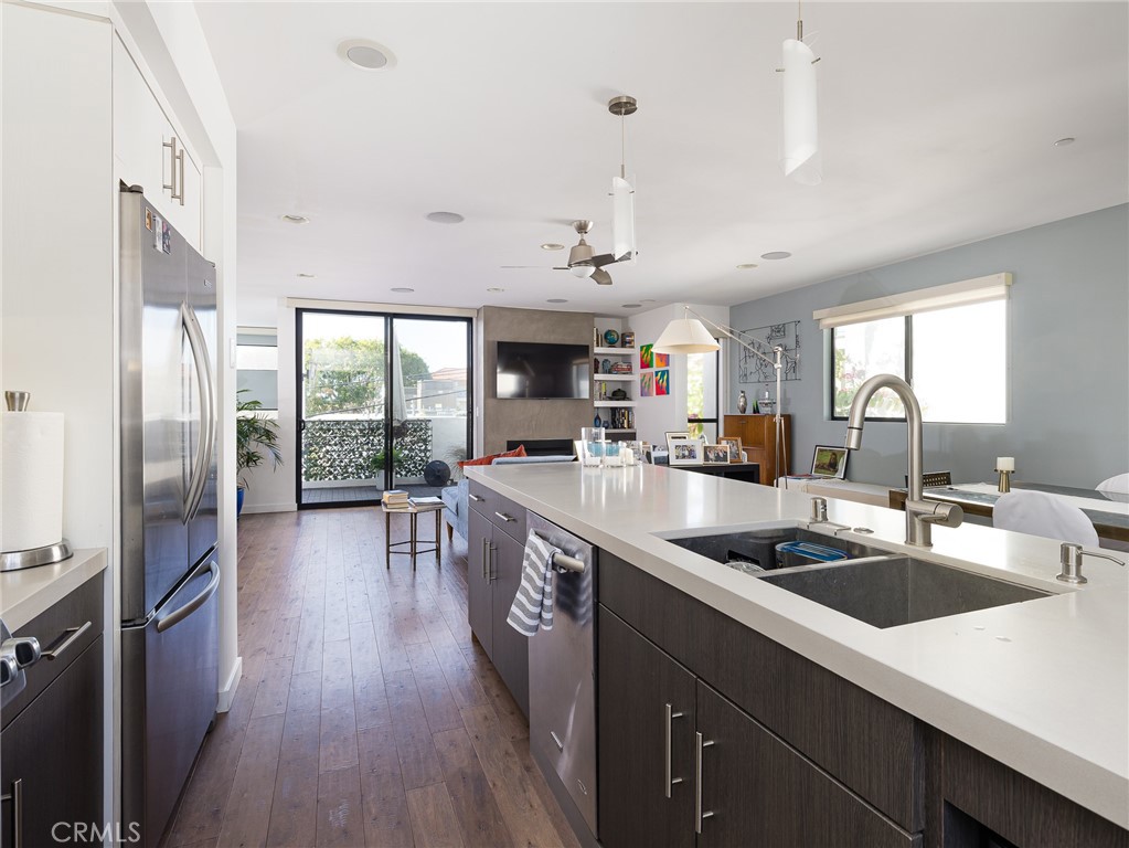 121 E Walnut