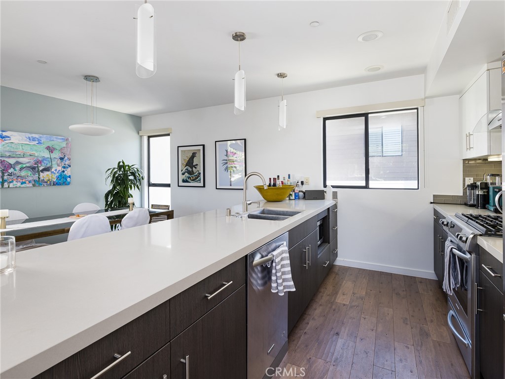 121 E Walnut