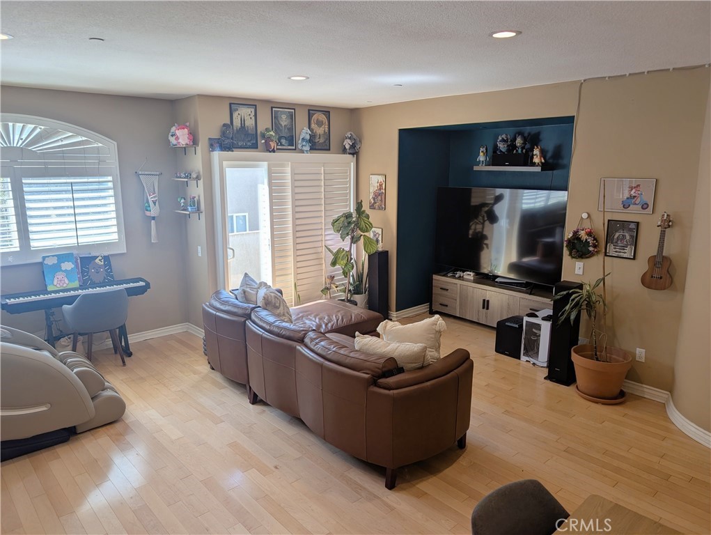328 E Imperial