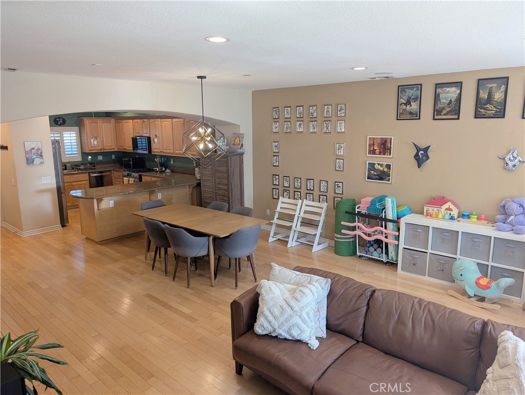 328 E Imperial
