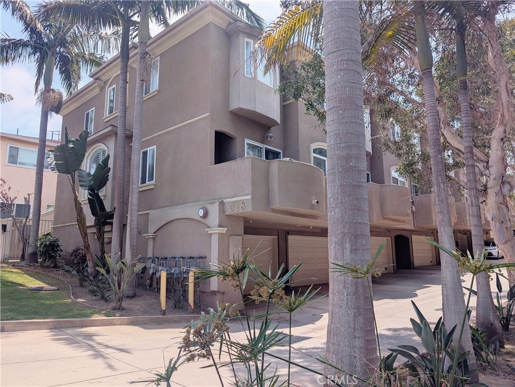 328 E Imperial