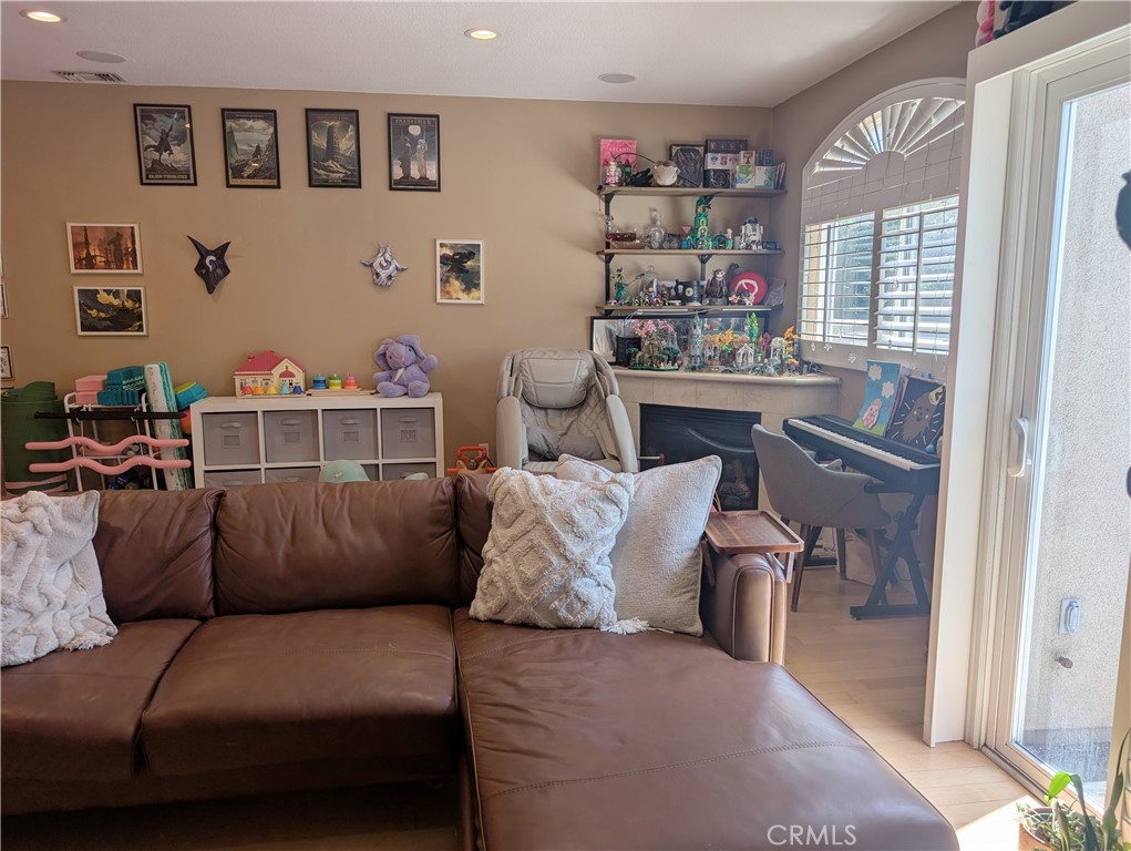 328 E Imperial