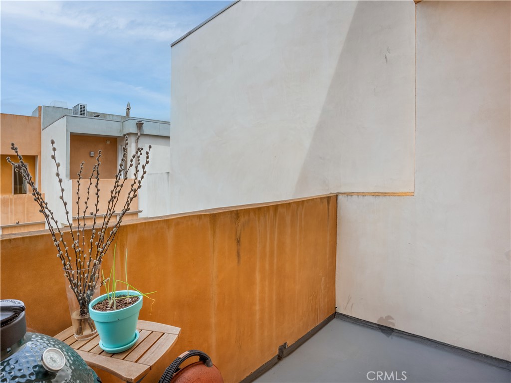 1225 E Grand