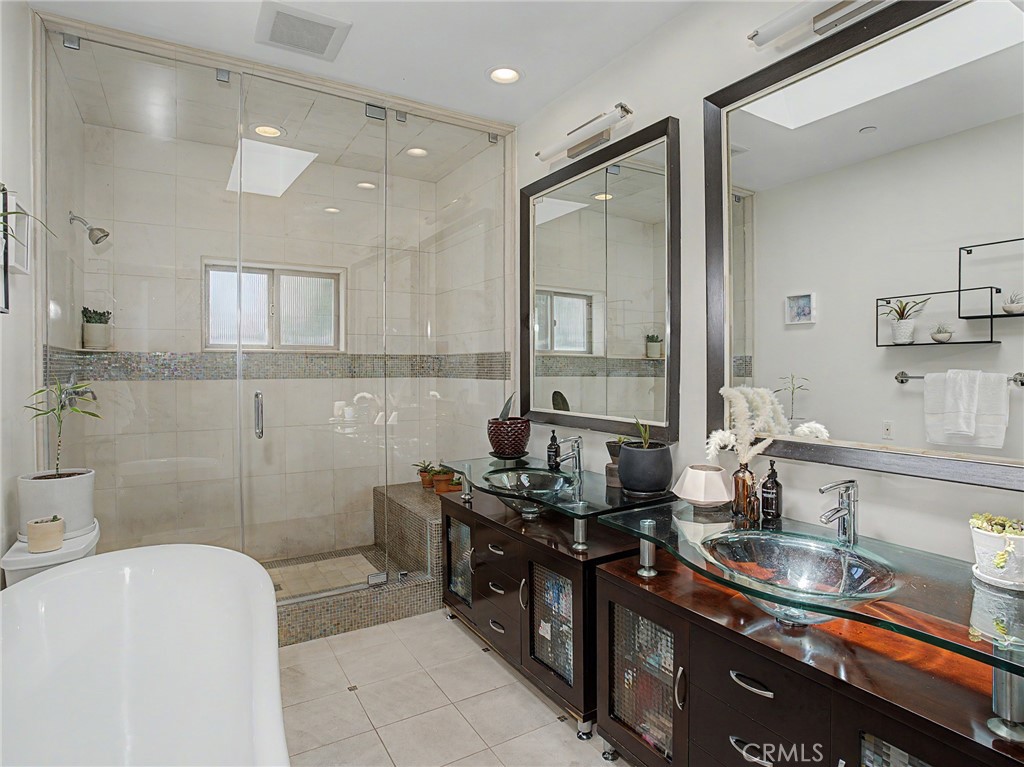 1225 E Grand