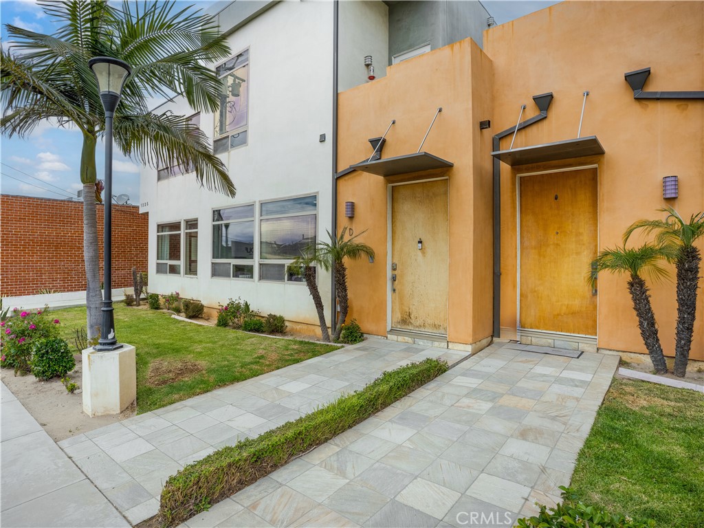 1225 E Grand