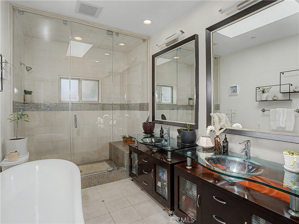 1225 E Grand
