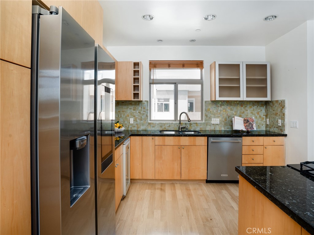 1225 E Grand