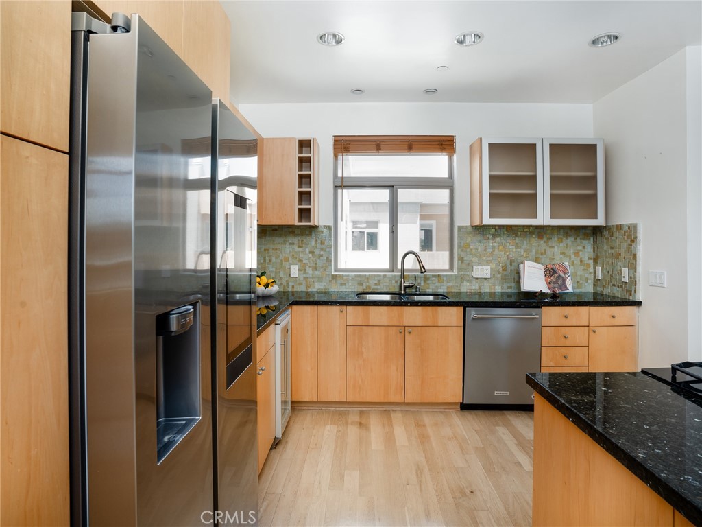 1225 E Grand