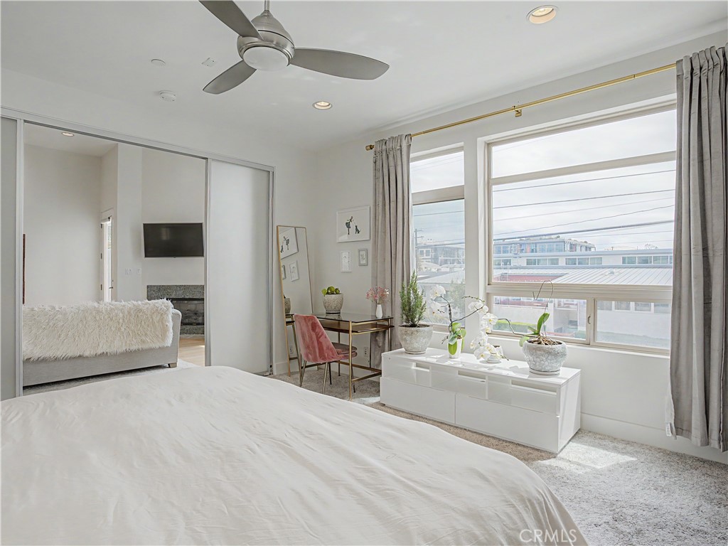 1225 E Grand
