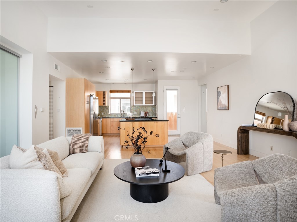 1225 E Grand