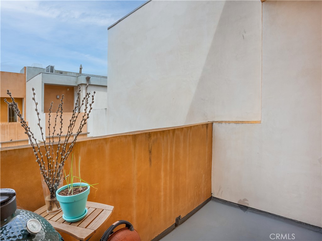 1225 E Grand