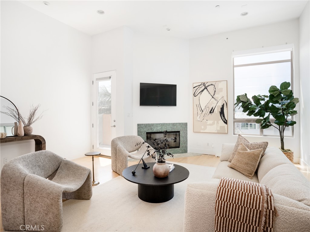 1225 E Grand