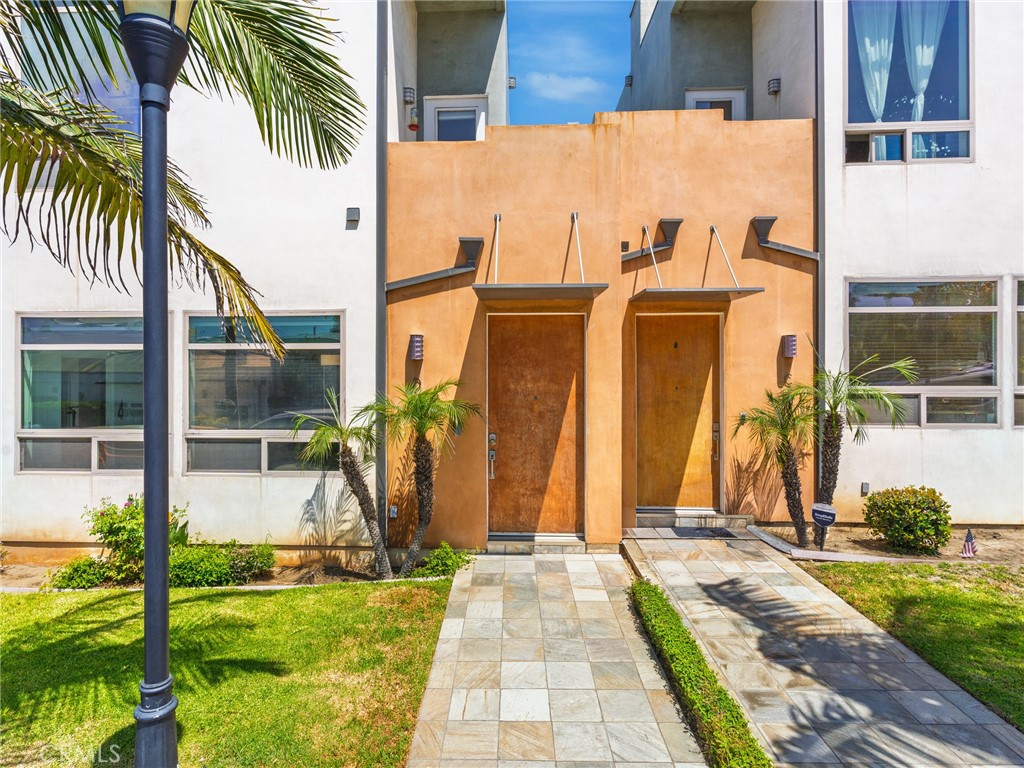 1225 E Grand